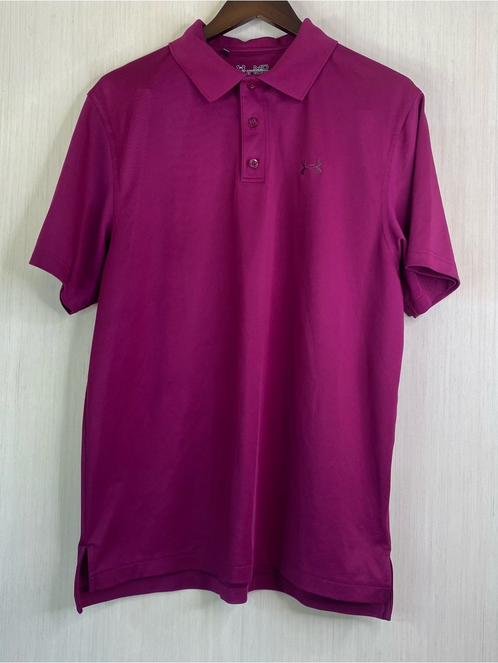 Under Armour Men’s Loose Fit Short Sleeve Polo Shirt Magenta Medium (flaw)